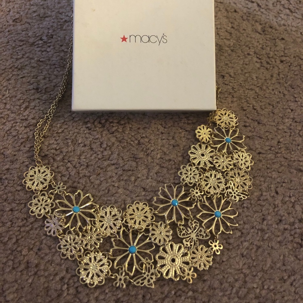 Statement necklace